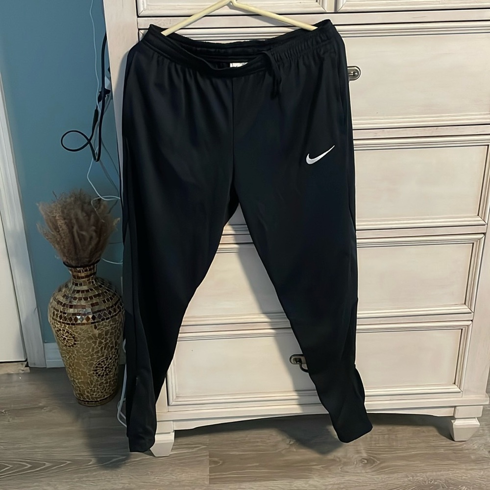 NWOT black Nike athletic pants medium dry fit